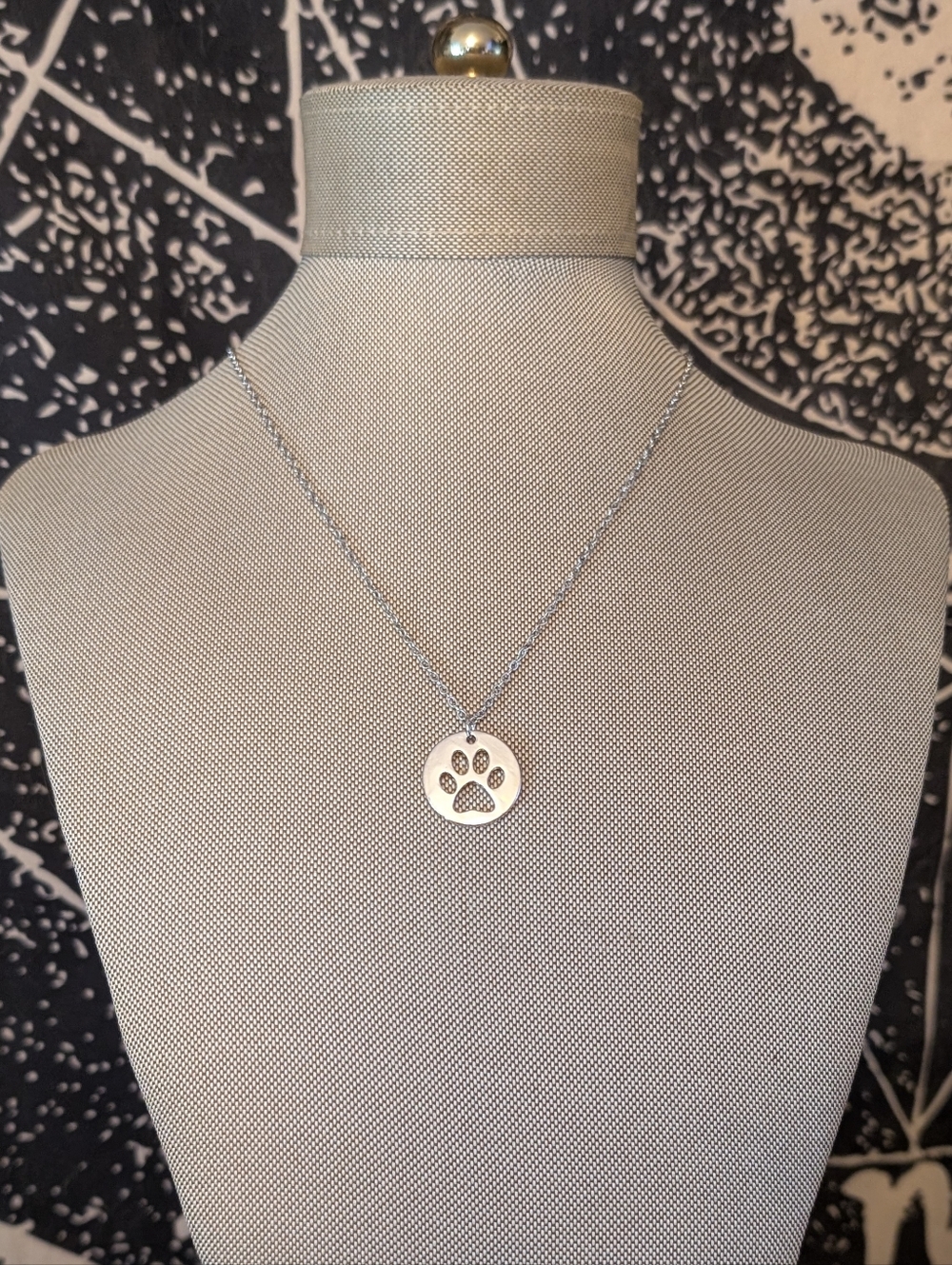 P • Silver - Picture 4 of 6
